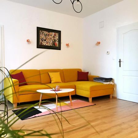 Cozyhome The Castle Apartment - Spacious, Quiet, High Ceiling Bratislava Exteriér fotografie