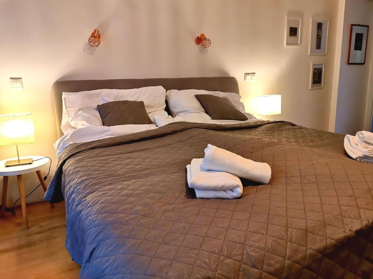 Cozyhome The Castle Apartment - Spacious, Quiet, High Ceiling Bratislava Exteriér fotografie