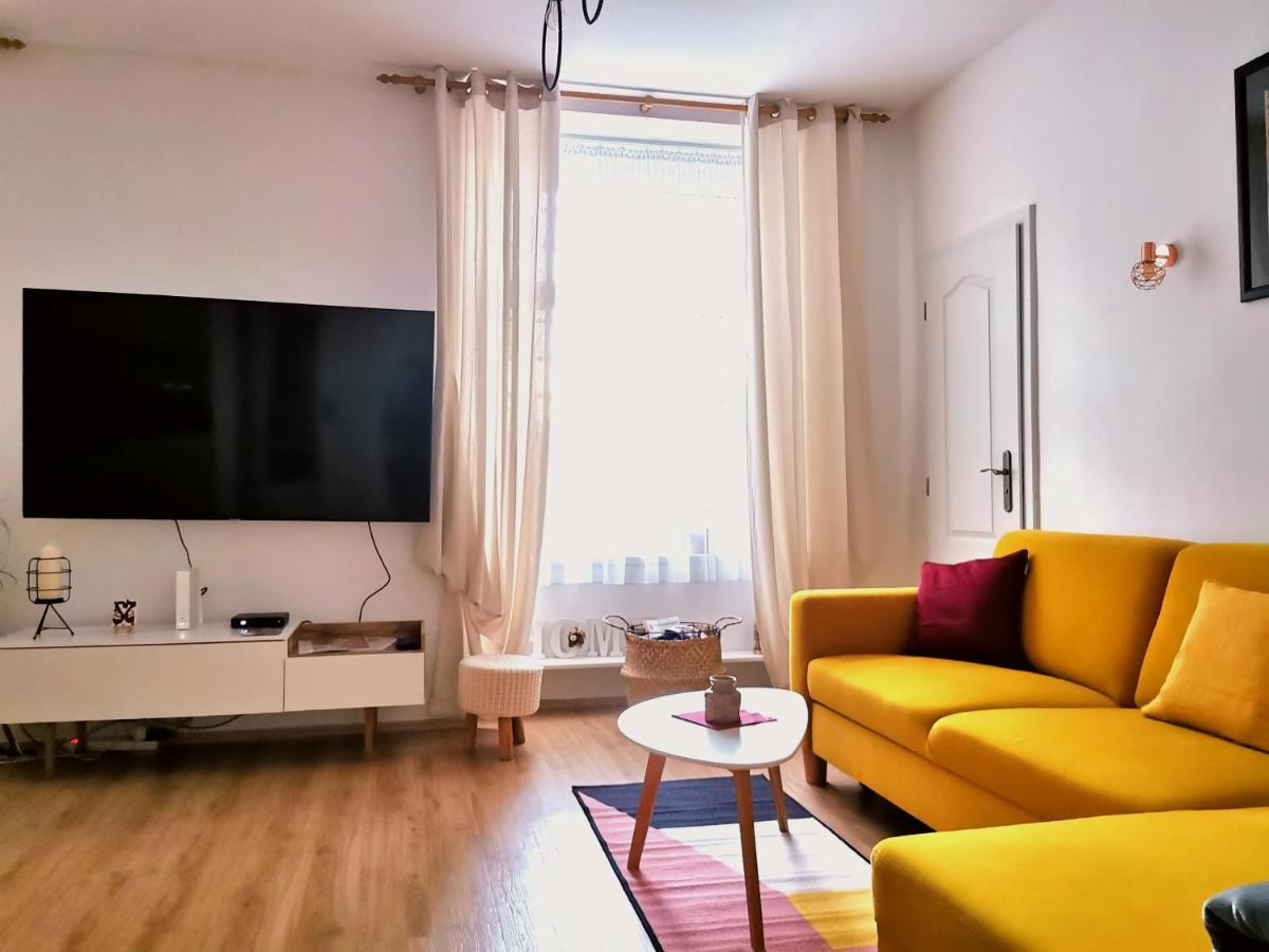 Cozyhome The Castle Apartment - Spacious, Quiet, High Ceiling Bratislava Exteriér fotografie