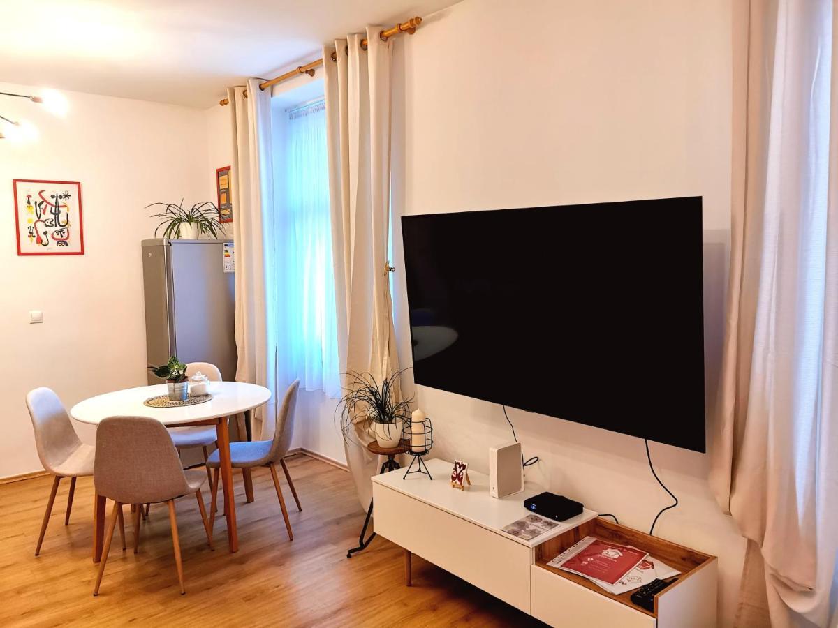 Cozyhome The Castle Apartment - Spacious, Quiet, High Ceiling Bratislava Exteriér fotografie