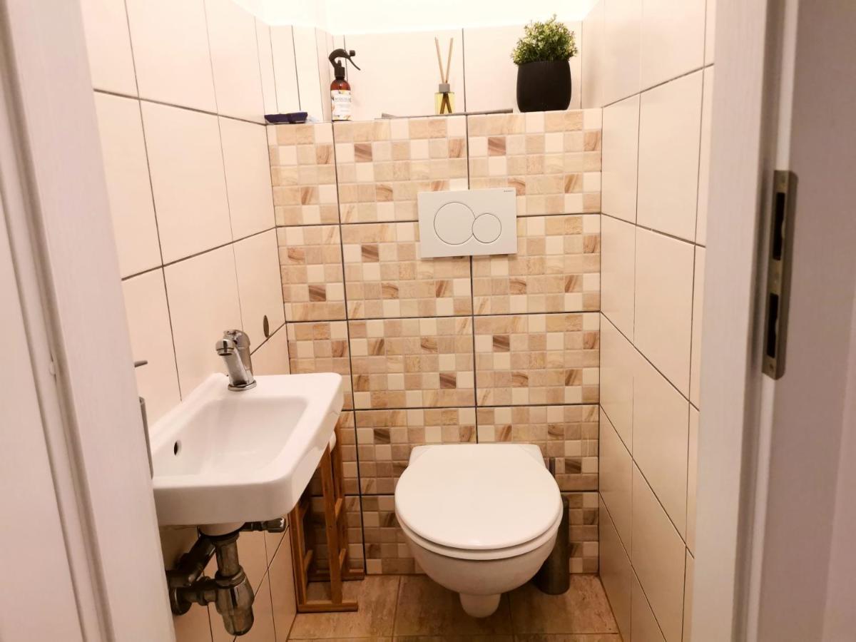 Cozyhome The Castle Apartment - Spacious, Quiet, High Ceiling Bratislava Exteriér fotografie